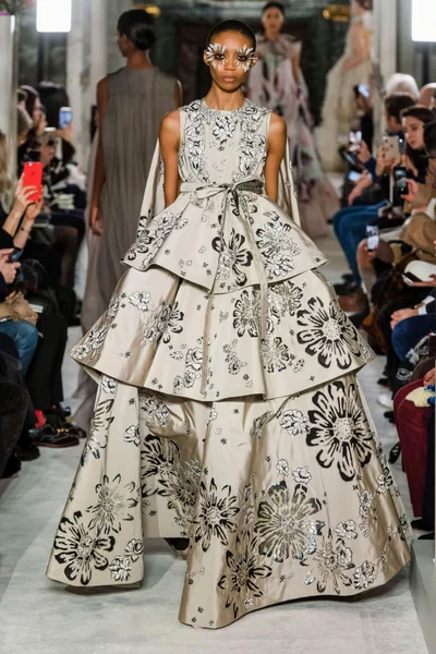 Look 19